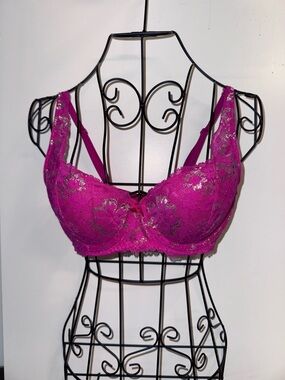 NWOT Victoria's Secret Pink & Silver Lace Underwire Bra - Body By Victoria